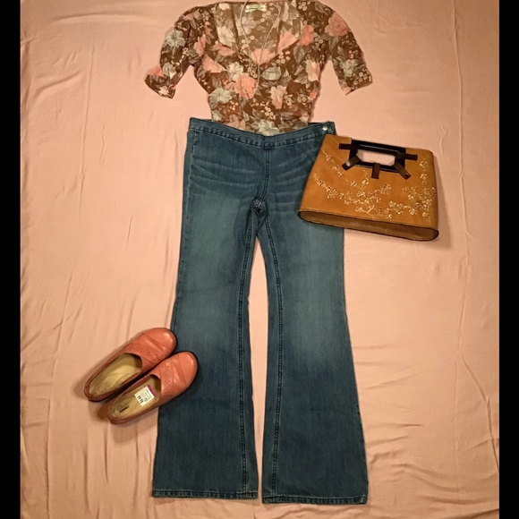 NWOT BDG Bell Bottom Blue Jean Size 27 - Picture 1 of 6